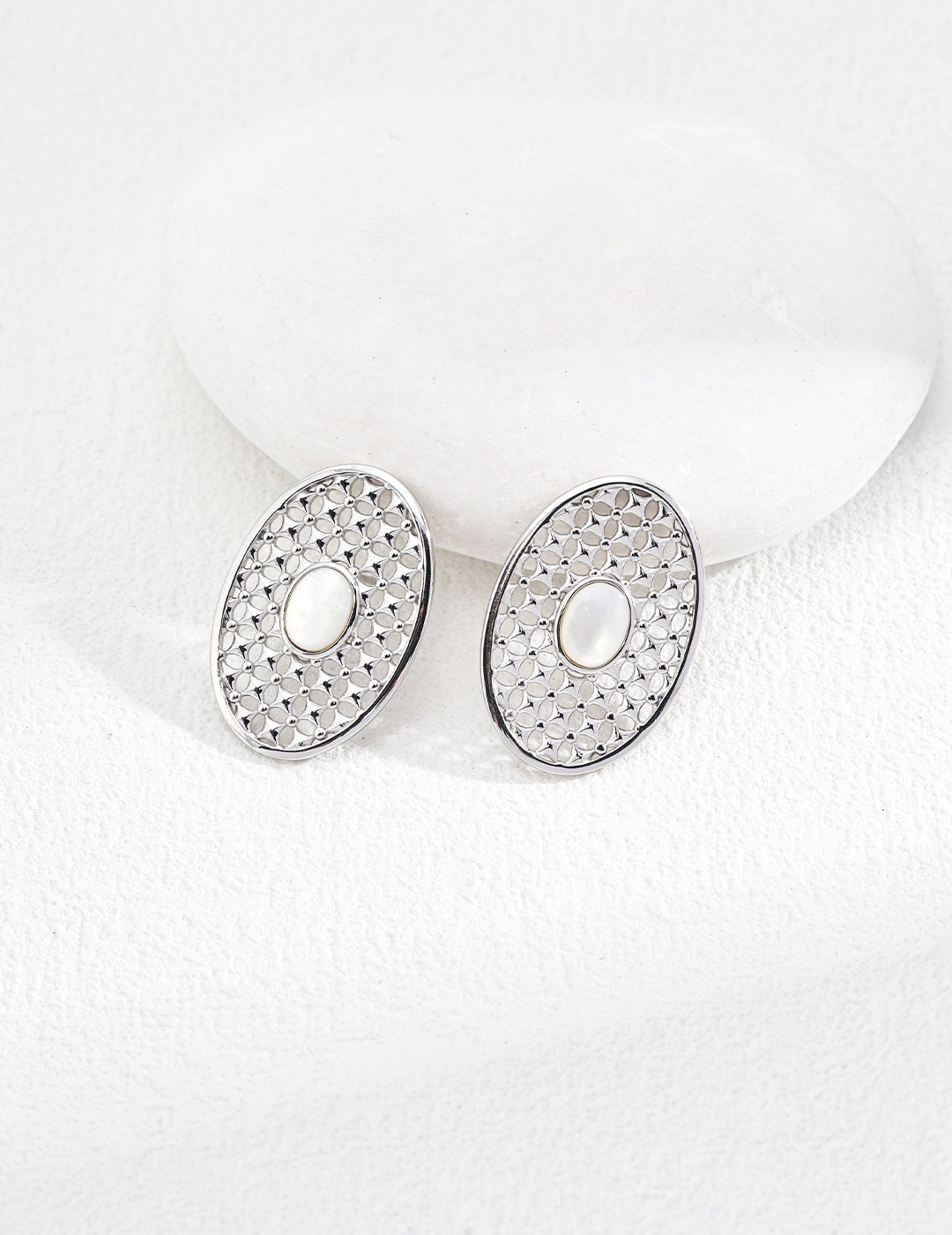 Pure silver mother shell earrings - Koisa